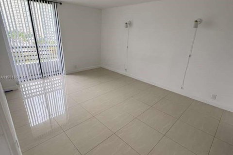 Condo in Aventura, Florida, 3 bedrooms № 2253421 - photo 8