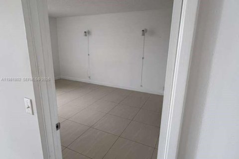 Condo in Aventura, Florida, 3 bedrooms № 2253421 - photo 7