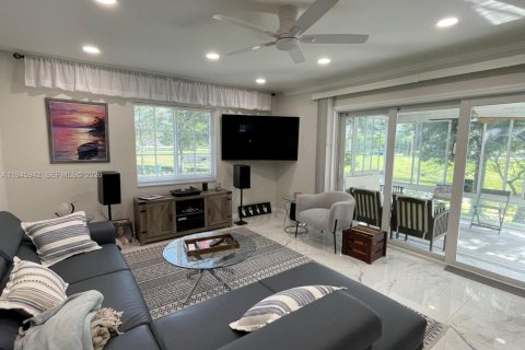 Casa en venta en Coral Springs, Florida, 2 dormitorios, 97.36 m2 № 2002421 - foto 12