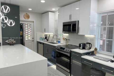 Casa en venta en Coral Springs, Florida, 2 dormitorios, 97.36 m2 № 2002421 - foto 5