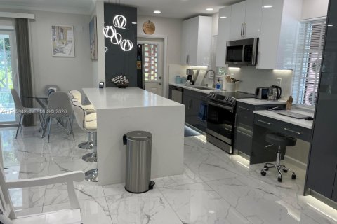 Casa en venta en Coral Springs, Florida, 2 dormitorios, 97.36 m2 № 2002421 - foto 10