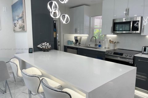 Casa en venta en Coral Springs, Florida, 2 dormitorios, 97.36 m2 № 2002421 - foto 9