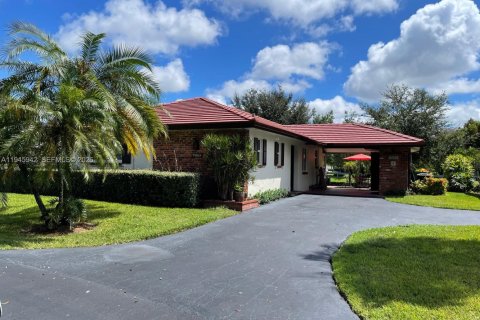 Casa en venta en Coral Springs, Florida, 2 dormitorios, 97.36 m2 № 2002421 - foto 2