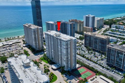 Condo in Hallandale Beach, Florida, 2 bedrooms  № 1696383 - photo 4