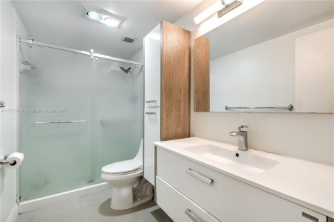 Condo in Hallandale Beach, Florida, 2 bedrooms  № 1696383 - photo 23