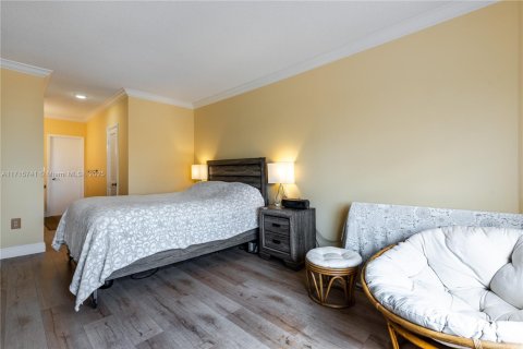 Condo in Hallandale Beach, Florida, 2 bedrooms  № 1696383 - photo 17