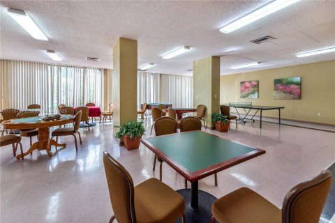 Condo in Hallandale Beach, Florida, 2 bedrooms  № 1696383 - photo 30