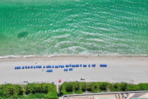 Condo in Hallandale Beach, Florida, 2 bedrooms  № 1696383 - photo 6