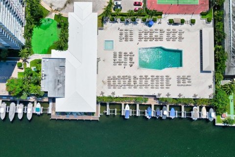 Condo in Hallandale Beach, Florida, 2 bedrooms  № 1696383 - photo 8