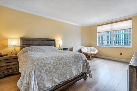 Condo in Hallandale Beach, Florida, 2 bedrooms  № 1696383 - photo 19