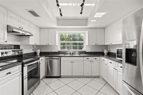 House in Maitland, Florida 4 bedrooms, 211.82 sq.m. № 2209300 - photo 9