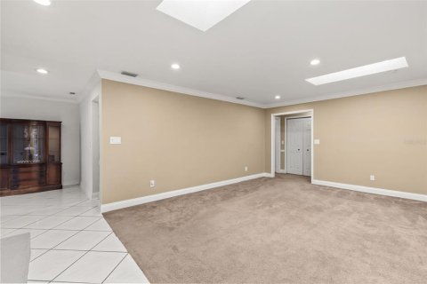 House in Maitland, Florida 4 bedrooms, 211.82 sq.m. № 2209300 - photo 15