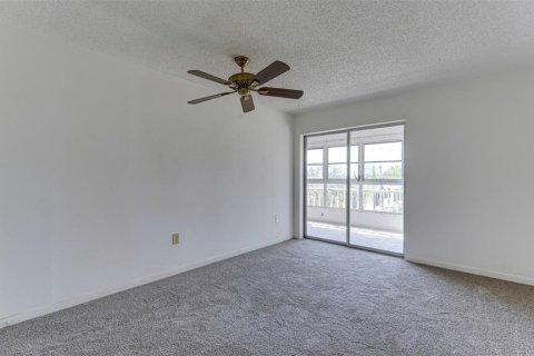Condo in Bradenton, Florida, 1 bedroom  № 1323574 - photo 13