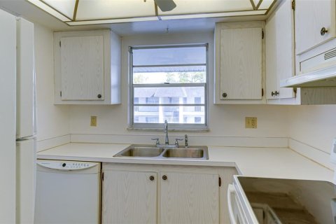 Condo in Bradenton, Florida, 1 bedroom  № 1323574 - photo 11