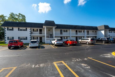 Condo in Bradenton, Florida, 1 bedroom  № 1323574 - photo 2