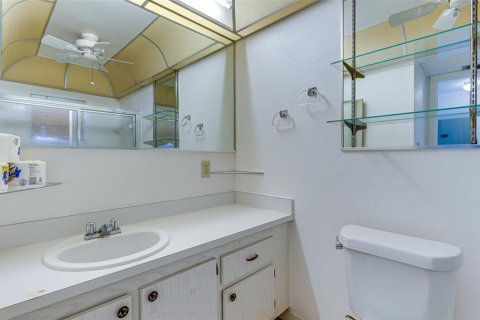 Condo in Bradenton, Florida, 1 bedroom  № 1323574 - photo 16