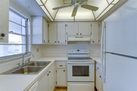 Condo in Bradenton, Florida, 1 bedroom  № 1323574 - photo 9