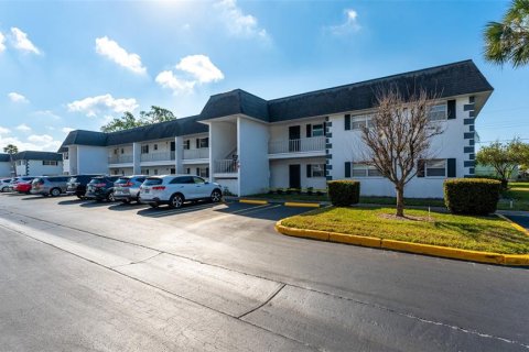 Condo in Bradenton, Florida, 1 bedroom  № 1323574 - photo 1