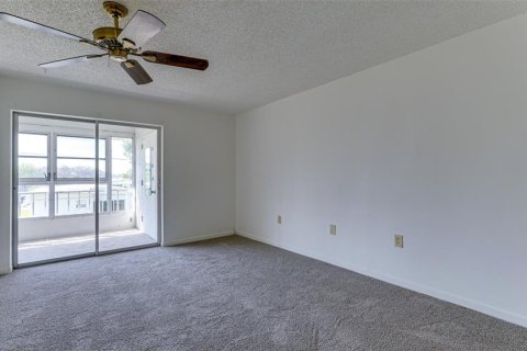 Condo in Bradenton, Florida, 1 bedroom  № 1323574 - photo 12