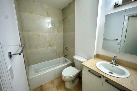 Condo in Miami, Florida, 1 bedroom  № 2086966 - photo 11