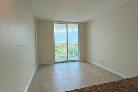 Condo in Miami, Florida, 1 bedroom  № 2086966 - photo 6