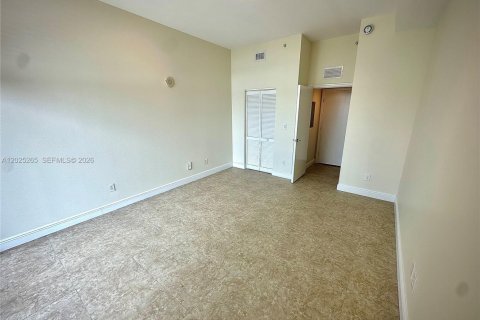 Condo in Miami, Florida, 1 bedroom  № 2086966 - photo 13