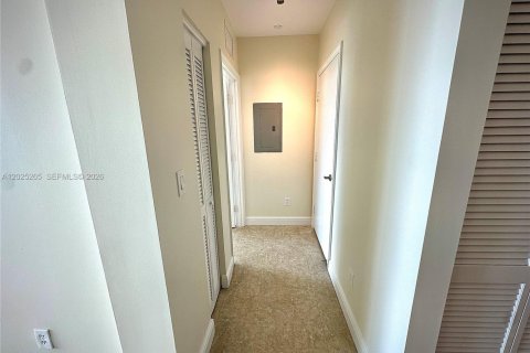Condo in Miami, Florida, 1 bedroom  № 2086966 - photo 9