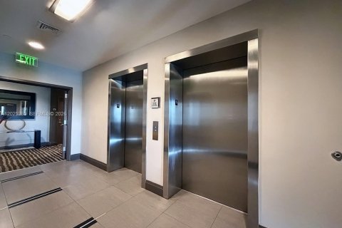 Condo in Miami, Florida, 1 bedroom  № 2086966 - photo 22