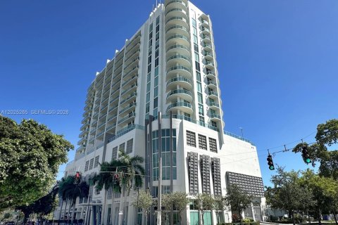 Condo in Miami, Florida, 1 bedroom  № 2086966 - photo 2