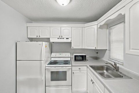 Condo in Port St. Lucie, Florida, 2 bedrooms № 2393242 - photo 8