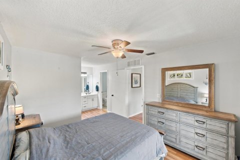 Condo in Port St. Lucie, Florida, 2 bedrooms № 2393242 - photo 13