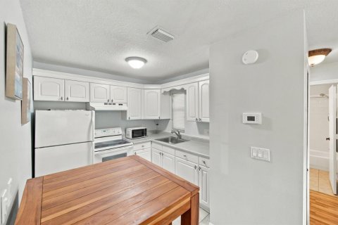 Condo in Port St. Lucie, Florida, 2 bedrooms № 2393242 - photo 5