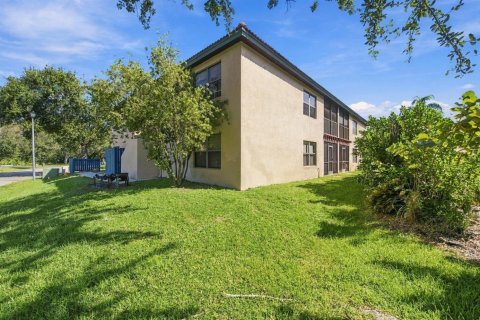 Condo in Port St. Lucie, Florida, 2 bedrooms № 2393242 - photo 22