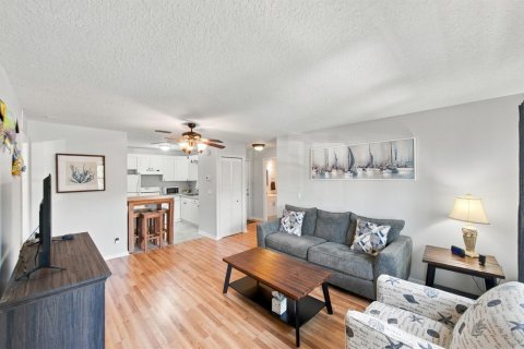 Condo in Port St. Lucie, Florida, 2 bedrooms № 2393242 - photo 3