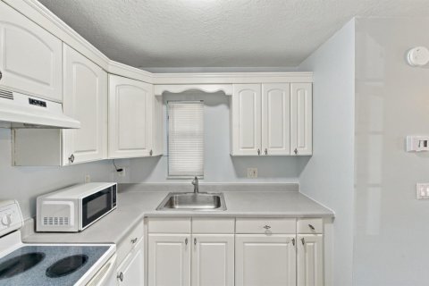 Condo in Port St. Lucie, Florida, 2 bedrooms № 2393242 - photo 9