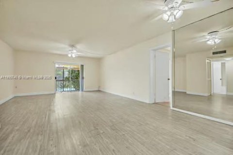 Снять в аренду кондоминиум в Дейви, Флорида 3 спальни, 134.06м2, № 1951588 - фото 5