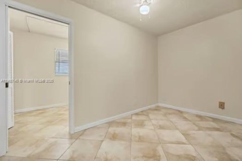 Снять в аренду кондоминиум в Дейви, Флорида 3 спальни, 134.06м2, № 1951588 - фото 12