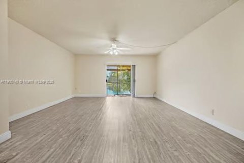 Снять в аренду кондоминиум в Дейви, Флорида 3 спальни, 134.06м2, № 1951588 - фото 4