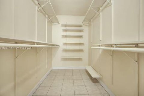 Снять в аренду кондоминиум в Дейви, Флорида 3 спальни, 134.06м2, № 1951588 - фото 11