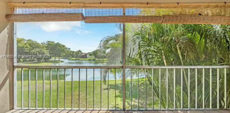 Кондоминиум с 3 спальнями в Дейви, Флорида № 1951588