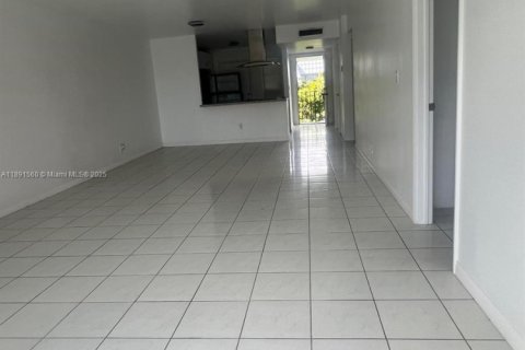 Condo in Lauderhill, Florida, 2 bedrooms  № 1944763 - photo 7