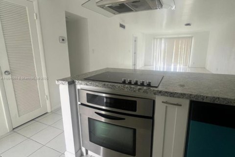 Condo in Lauderhill, Florida, 2 bedrooms  № 1944763 - photo 3