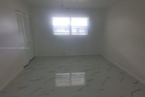 Condo in Lauderhill, Florida, 2 bedrooms  № 1944763 - photo 9
