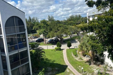 Condo in Lauderhill, Florida, 2 bedrooms  № 1944763 - photo 14