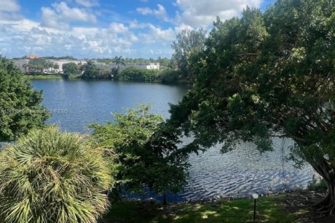 Condo in Lauderhill, Florida, 2 bedrooms  № 1944763 - photo 15