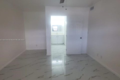 Condominio en venta en Lauderhill, Florida, 2 dormitorios, 111.48 m2 № 1944763 - foto 18