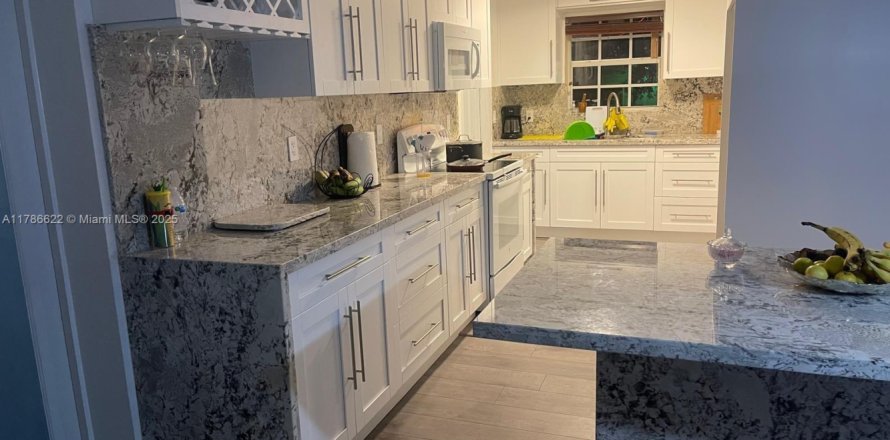 Casa en Miami Gardens, Florida 3 dormitorios, 120.4 m2 № 2003162