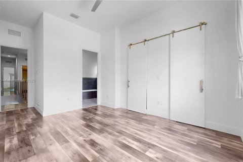 Adosado en venta en Miami, Florida, 4 dormitorios, 207.92 m2 № 1968740 - foto 17