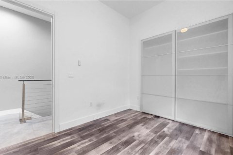 Adosado en venta en Miami, Florida, 4 dormitorios, 207.92 m2 № 1968740 - foto 19