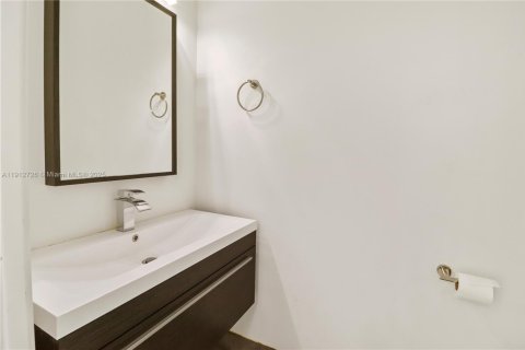 Adosado en venta en Miami, Florida, 4 dormitorios, 207.92 m2 № 1968740 - foto 25